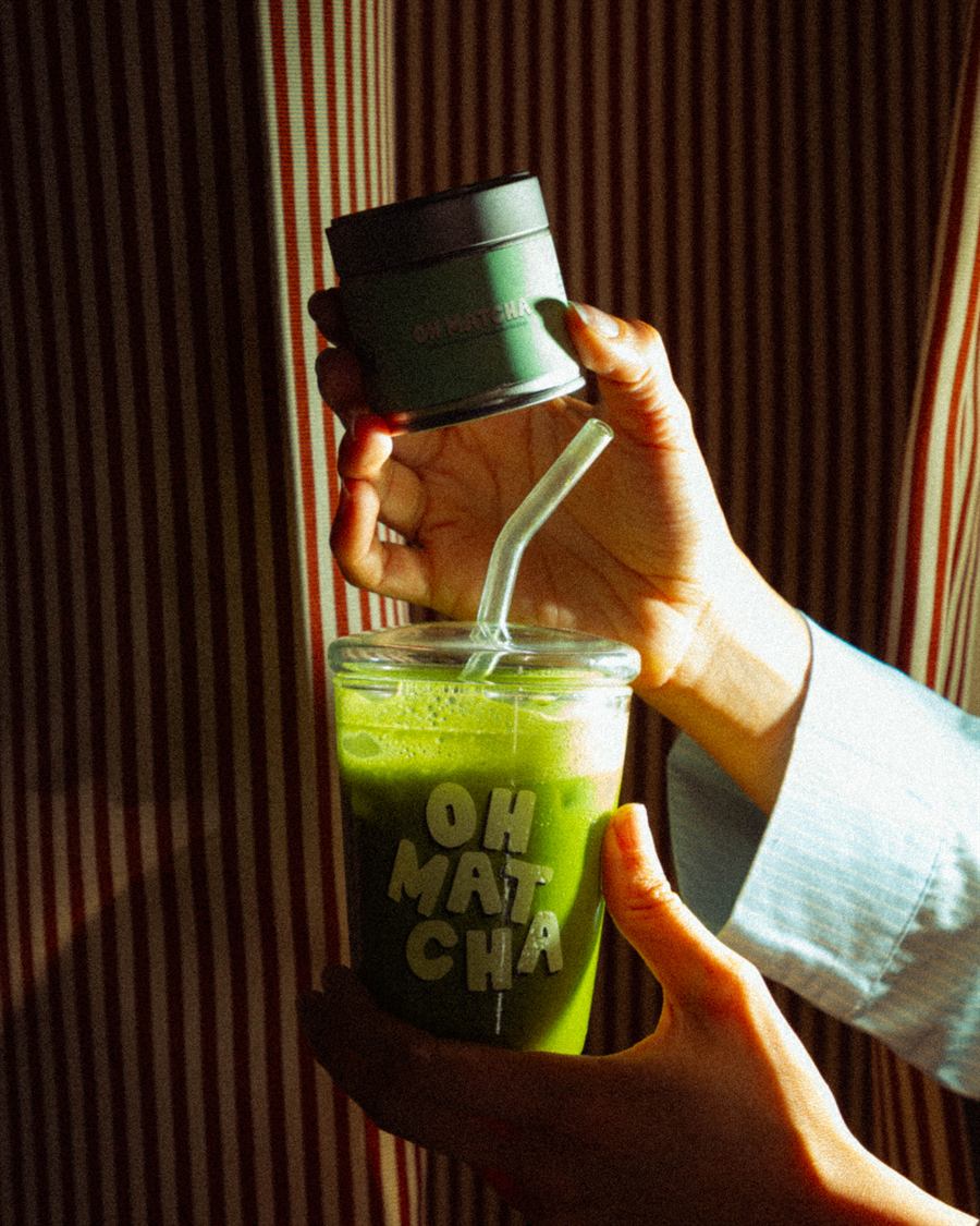 Iced matcha drink with OHMATCHA tin